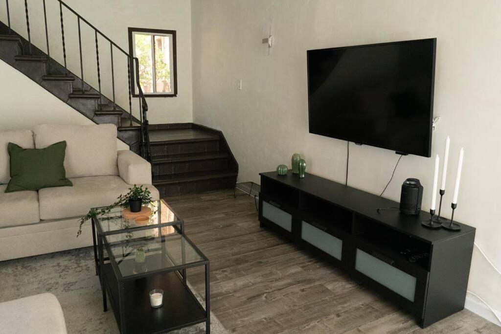 לוס אנג'לס Spacious 2-Bedroom Unit In Hollywood מראה חיצוני תמונה